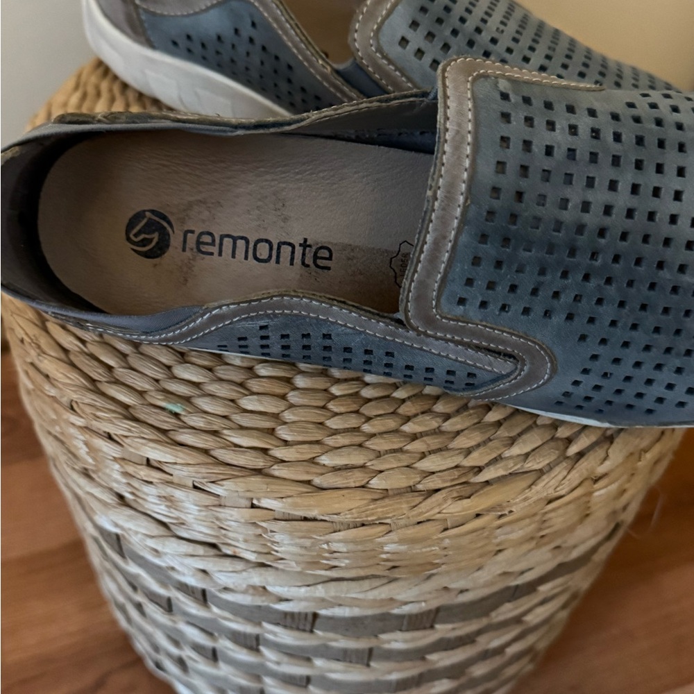 Shoes - Picture 2 of 5